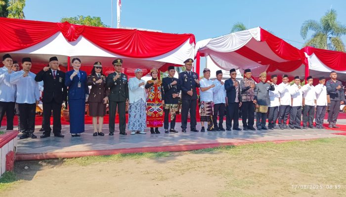 Meriah, Upacara HUT RI ke-80 di Kendal Warnai Alun-alun dengan Pakaian Adat Nusantara
