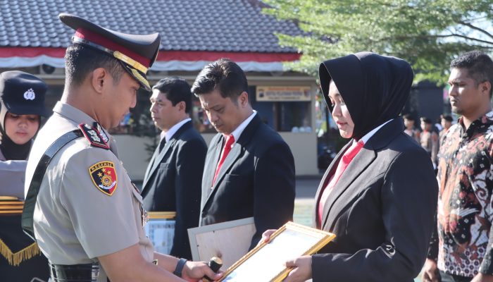Polres Purworejo Gelar Upacara Hari Juang Polri dan Berikan Penghargaan kepada Personel Berprestasi