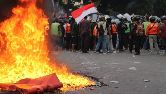 Demonstrasi Pecah Di Solo, Imbas Driver Ojol yang Dilindas Polisi, Tuntutan: Pecat Pembunuh!