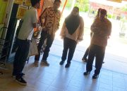 Wakil Ketua DPRD Sumbar Evi Yandri Salurkan Bantuan 13 Unit Komputer ke SMA N 2 Padang