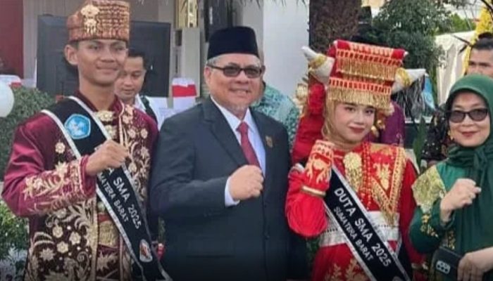Upacara HUT ke 80 Republik Indonesia, Ketua DPRD Sumbar Muhidi Bacakan Teks Proklamasi