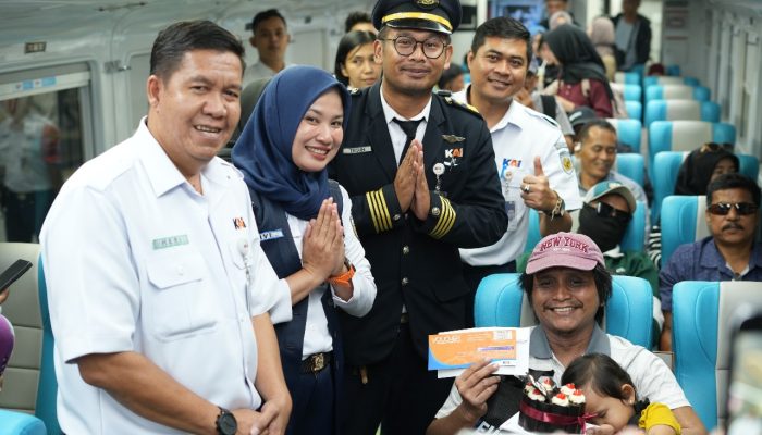Hari Pelanggan, KAI Daop 5 Berikan Kejutan di Stasiun Purwokerto