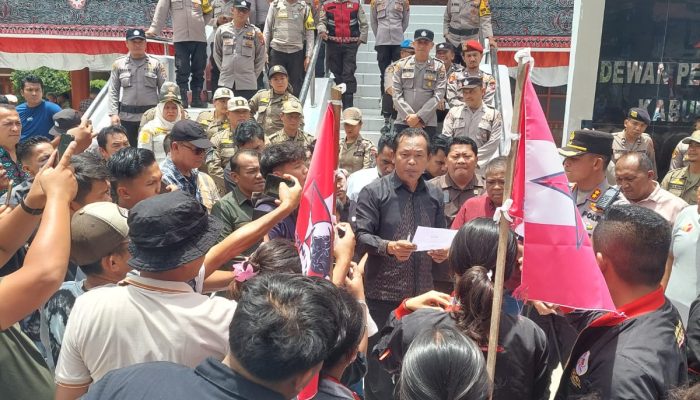 Aksi Damai Berjalan Kondusif, DPRD Taput Terima Tuntutan Aliansi Mahasiswa dan Masyarakat