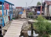 Keluhan Warga Jalan di Desa Sungai Dualap Rusak Parah