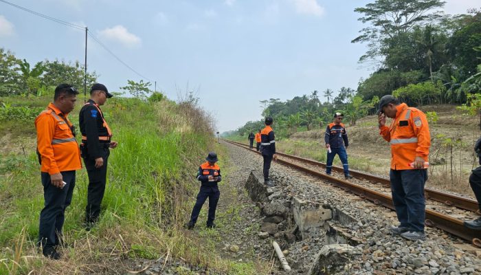 KAI Daop 5 Perkuat Jalur Kereta Api Dengan Trucuk Bronjong, Jaga Stabilitas Tubuh Jalan Rel