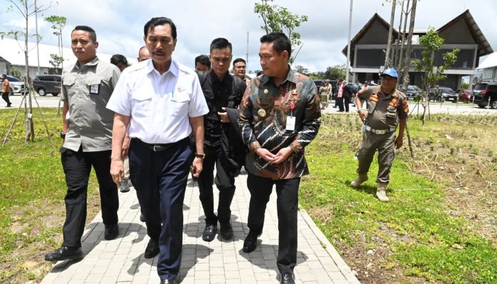 Bupati Humbahas Sambut Kunjungan Kerja Ketua Dewan Ekonomi Nasional di Taman Sains Teknologi Herbal dan Hortikultura