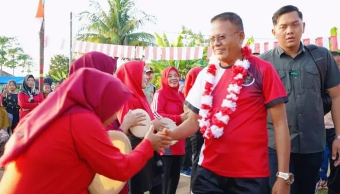 HUT RI ke-80, Walikota Prabumulih Ikuti Kegiatan Jalan Santai di Kelurahan Sukaraja