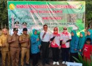 Walikota Prabumulih Salurkan Bantuan Bibit Sawit dan Karet Gratis ke Warga Desa Tanjung Telang
