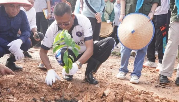 Wali Kota Prabumulih Ajak Hijaukan Bumi Lewat Gerakan Tanam 1.000 Pohon