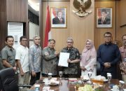 Ketua DPRD Sumbar Terima Dokumen Hasil Psikotes Calon Komisoner KPID, Muhidi : Kami Akan Menjaga Objektivitas