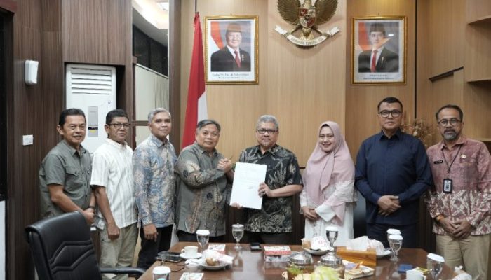 Ketua DPRD Sumbar Terima Dokumen Hasil Psikotes Calon Komisoner KPID, Muhidi : Kami Akan Menjaga Objektivitas