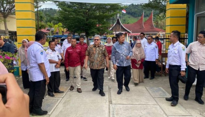 Ketua DPRD Sumbar Tinjau LDK OSIS di SMK Negeri 1 Painan, Investasi Penting Bangun Karakter Pemimpin Muda Sumbar