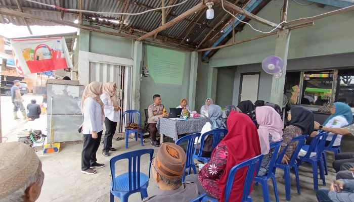 Personel Polres Prabumulih, Bripka Muhammad Samsudin Bhabinkamtibmas Sidogede Berikan Himbauan Kamtibmas