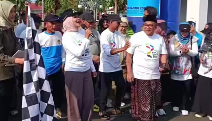 Jalan Sehat Santri Warnai Peringatan Hari Santri Nasional 2025 di Kendal