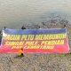 Anak Padi Bentang Spanduk: “Racun PLTU Membunuh Sungai Pendian, Pule, dan Lematanag”