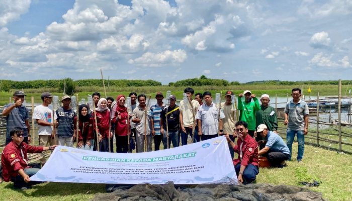 Teknik Pertanian Universitas Sriwijaya Dorong Efisiensi Air Ramah Lingkungan melalui Pengabdian Masyarakat: Teknologi Irigasi Tetes Sederhana Berbasis Infus Botol Plastik di Desa Burai