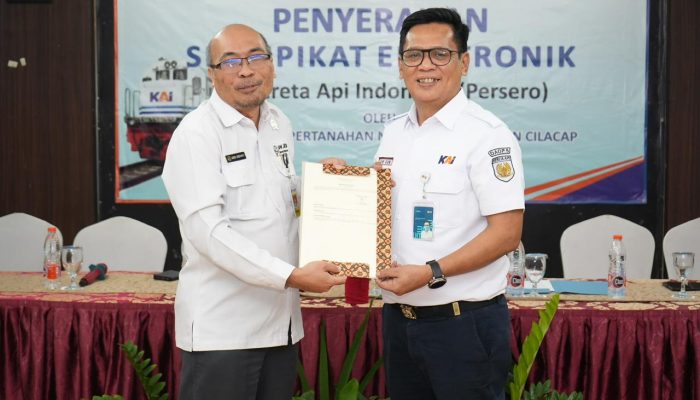 Daop 5 Purwokerto Terima 10 Sertipikat Tanah dari BPN Cilacap