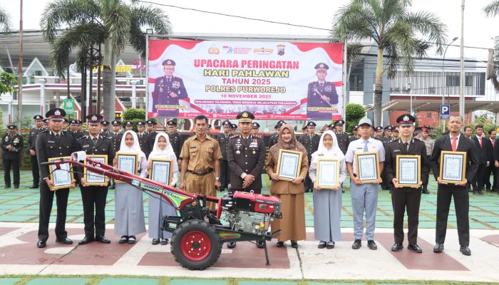 Gelar Upacara Peringatan Hari Pahlawan, Polres Purworejo Beri Penghargaan Personel dan Masyarakat Berprestasi