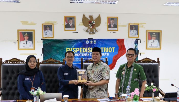 Bupati Pesisir Barat Dedi Irawan Terima Audiensi Program Ekpedisi Patriot