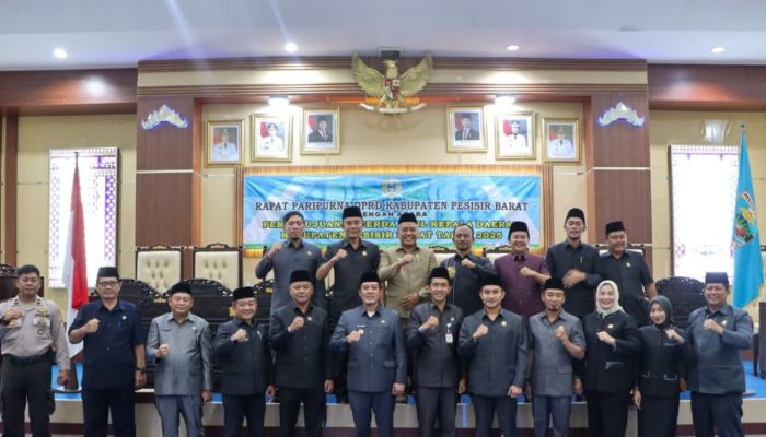 Bupati Pesibar Dedi Irawan Hadiri Rapat Paripurna Agenda Persetujuan 3 Ranperda Usul Kepala Daerah