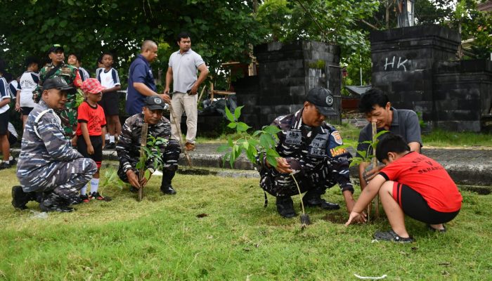 HUT Koarmada RI, TNI AL Tanam 250 Pohon Upaya Jaga Lingkungan di Bali