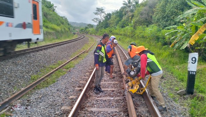 KAI Daop 5 Purwokerto Tuntaskan Penggantian Rel, Perkuat Keandalan Jalur Menjelang Nataru 2025/2026