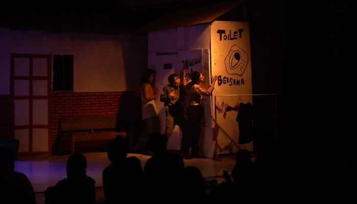 Teater Saka Beri Edukasi Terkait Obyektivikasi Perempuan Melalui Kisah Dilarang Menyanyi di Kamar Mandi