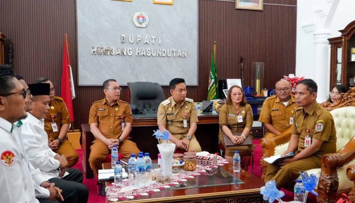 Bupati Humbang Hasundutan Terima Audiensi Kemenag, Bahas Hibah Lahan KUA dan Penguatan Kegiatan Keagamaan