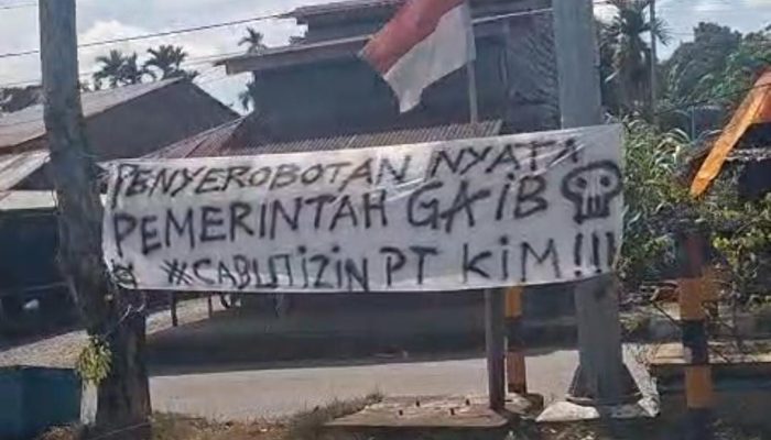 Spanduk Cabut Izin PT KIM Bermunculan di Nagan Raya
