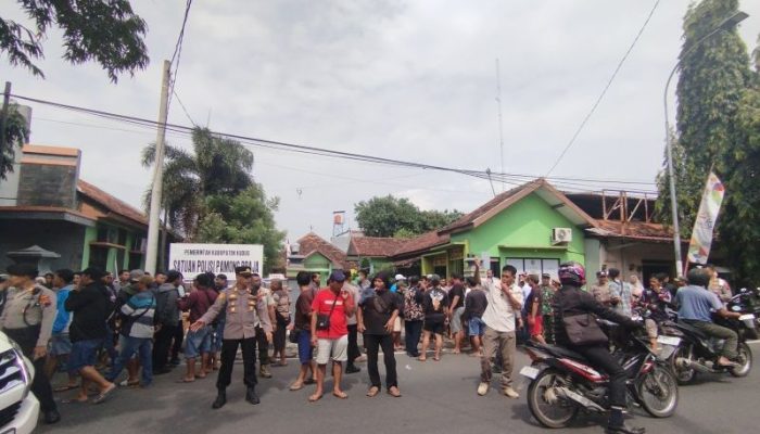 Tak Terima Direlokasi, Pedagang Pasar Bitingan Geruduk Kantor Satpol PP Kudus