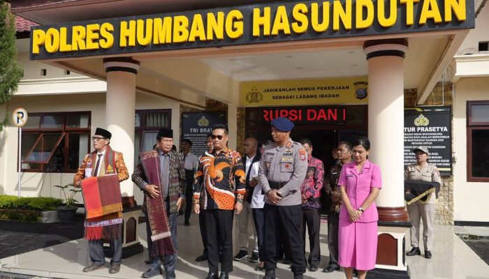 Bupati Humbang Hasundutan Hadiri Penyambutan Kapolres Humbang Hasundutan
