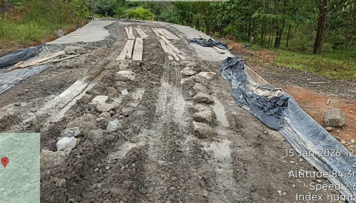 Proyek Jalan Cor Belakang Polsek Talang Ubi Senilai Rp 1.5 M Dikerjakan CV Bumi Agung Tak Kunjung Selesai
