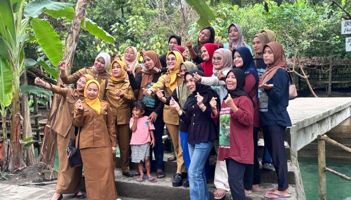Plt Kadin Disbudpar Tinjau Objek Wisata Sungai Biru yang Sejuk Bersih dan Nyaman, Hj. Rina Anggraini : Mari Jaga dan Lestarikan