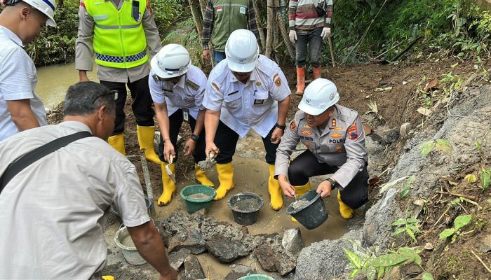 Polres Purworejo Wujudkan Harapan Warga Dusun Sembuh dengan Jembatan Merah Putih Presisi