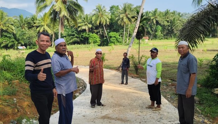 DPRD Sumbar Tinjau Langsung Pengerjaan Jalan Usaha Tani di Kampung Simaroken