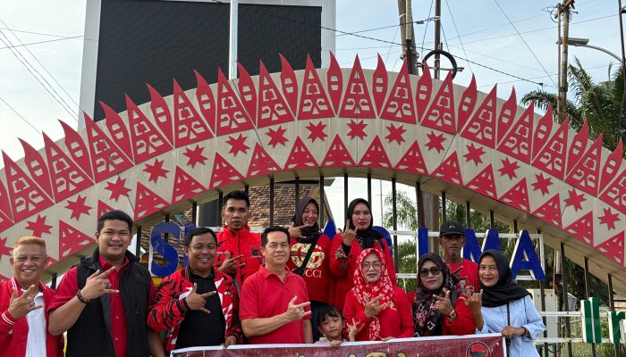 DPC PDIP Pali Berbagi Takjil di Bulan Suci Ramadhan