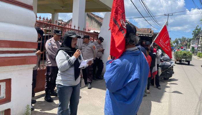 LSM KPK Nusantara Banten Gelar Aksi di Disdikbud Kabupaten Serang, Soroti Dugaan Pungli dan Pengelolaan Anggaran