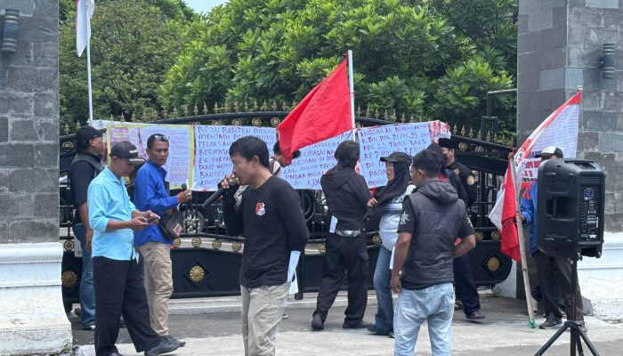 Aksi LSM KPK-Nusantara di Kantor BPJN Banten Desak Transparansi Proyek Jalan Nasional