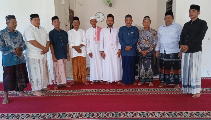 Ketua DPC Perti Nagan Raya Betindak Sebagai Khatib Shalat Ied Di Gampong Alu Peusaja
