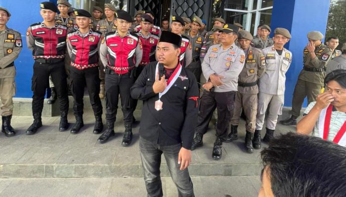 DPC GMNI Lubuk Linggau Gelar Aksi Terkait Hiburan Di Bulan Suci Ramadhan 1447 H, Parodikan Musik DJ Depan Kantor Walikota