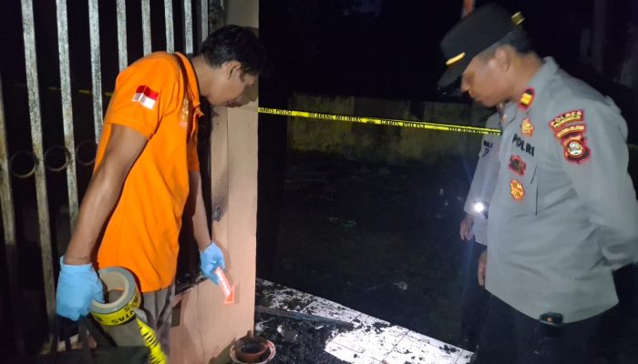 Makam Keramat Puyang Ratu Pase Terbakar, Polisi dan BPBD Bergerak Cepat Lakukan Penanganan dan Penyelidikan