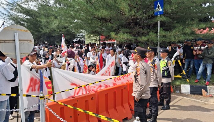 Polres Prabumulih Kawal Ratusan Massa Aksi Suarakan Aspirasi, Kapolres : Pastikan Pengamanan Aman dan Tertib