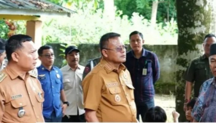 Walikota Prabumulih bersama Sekretaris Daerah Tinjau Langsung Lokasi Kebakaran di kawasan Makam Puyang Gunung Ibul
