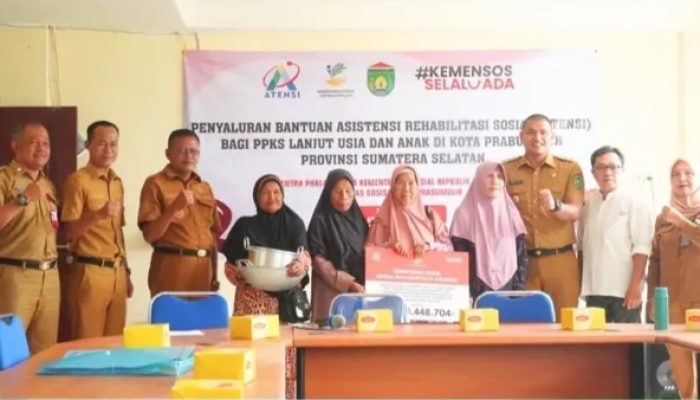 Pemkot Prabumulih Bersama Kementria Sosial RI Salurkan Bantuan ATENSI ke Lansia dan Anak
