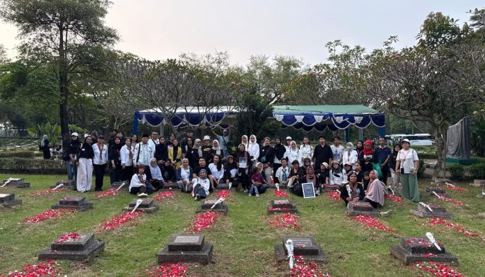 Pertukaran Selendang dan Boneka Mei Warnai Napak Reformasi 2026