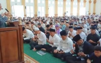 Walikota Prabumulih, H. Arlan Bersama Forkopimda Melaksanakan Sholat Idul Adha 1447 H di Masjid Jami’ Islamic Center, Serahkan Sapi Qurban Untuk Masyarakat