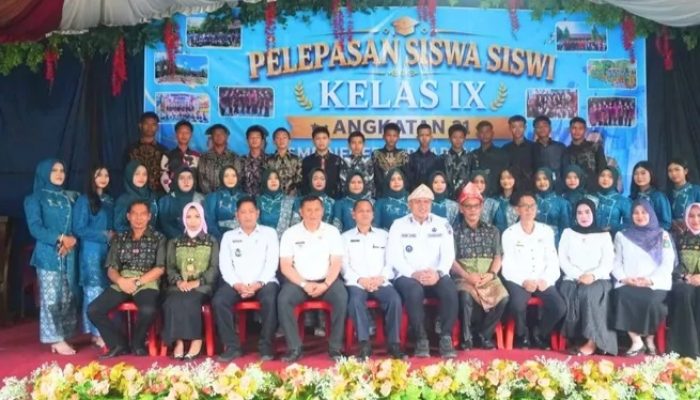 Wakil Walikota Prabumulih, Franky Nasril, S.Kom., M.M., Menghadiri Sekaligus Melepas Peserta Didik Kelas IX SMP Negeri 8 Prabumulih