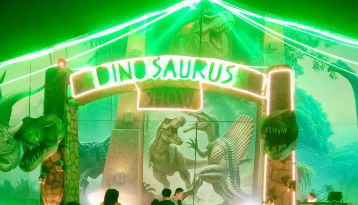 Wahana Dinosaurus Jadi Primadona Baru di Pasar Rakyat Grebeg Besar Demak   