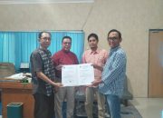 MENANTANG ARUS TRANSPARANSI: Efran Terima Mandat FKS PALI, Ketum Suparman Romans Tegaskan Komite Bukan ‘Stempel’ Pungutan Liar!
