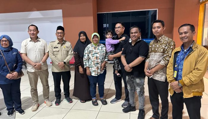 Penuh Haru, Pemkab Muba dan BP3MI Sumsel Fasilitasi Pemulangan Anak Pekerja Migran yang Terlantar di Malaysia, Langsung Diserahkan ke Ibu Kandung di Bandara SMB II   
